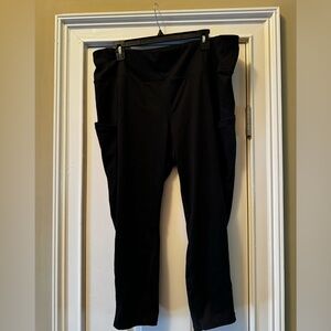 Torrid Capri pants Active leggings with side pockets size 3 (22/24)
